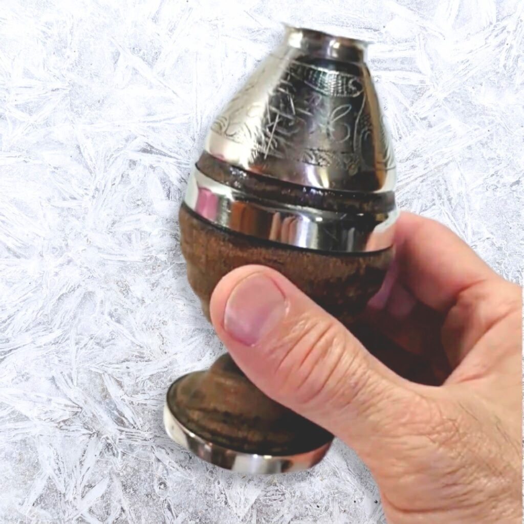Se muestra un mate restaurado en el taller de joyería