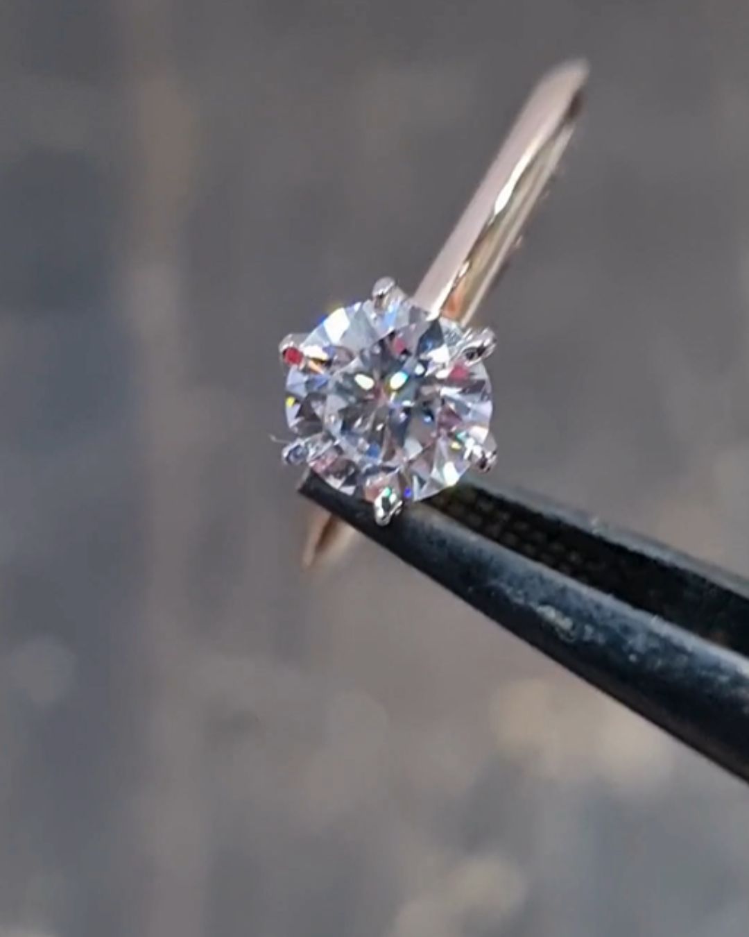 Anillo de oro18kt recién manufacturado en Meridiano75, en nuestro taller propio