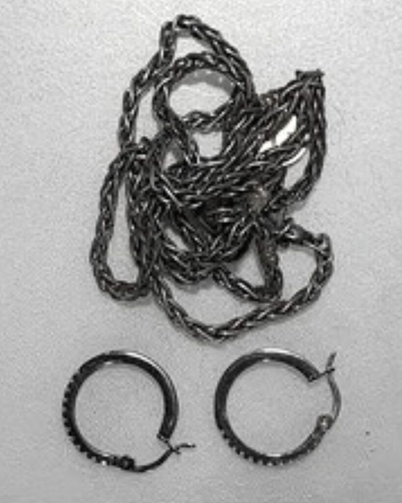 Guía de cuidado Collar y par de pendientes de plata ennegrecidos, preparados para limpiarse