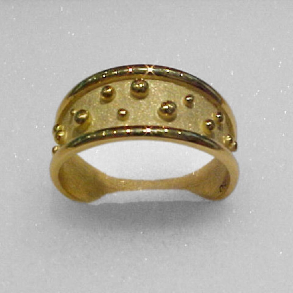 Diseño de anillo de oro 18kt fabricado en Meridiano75 a pedido especial de nuestro cliente