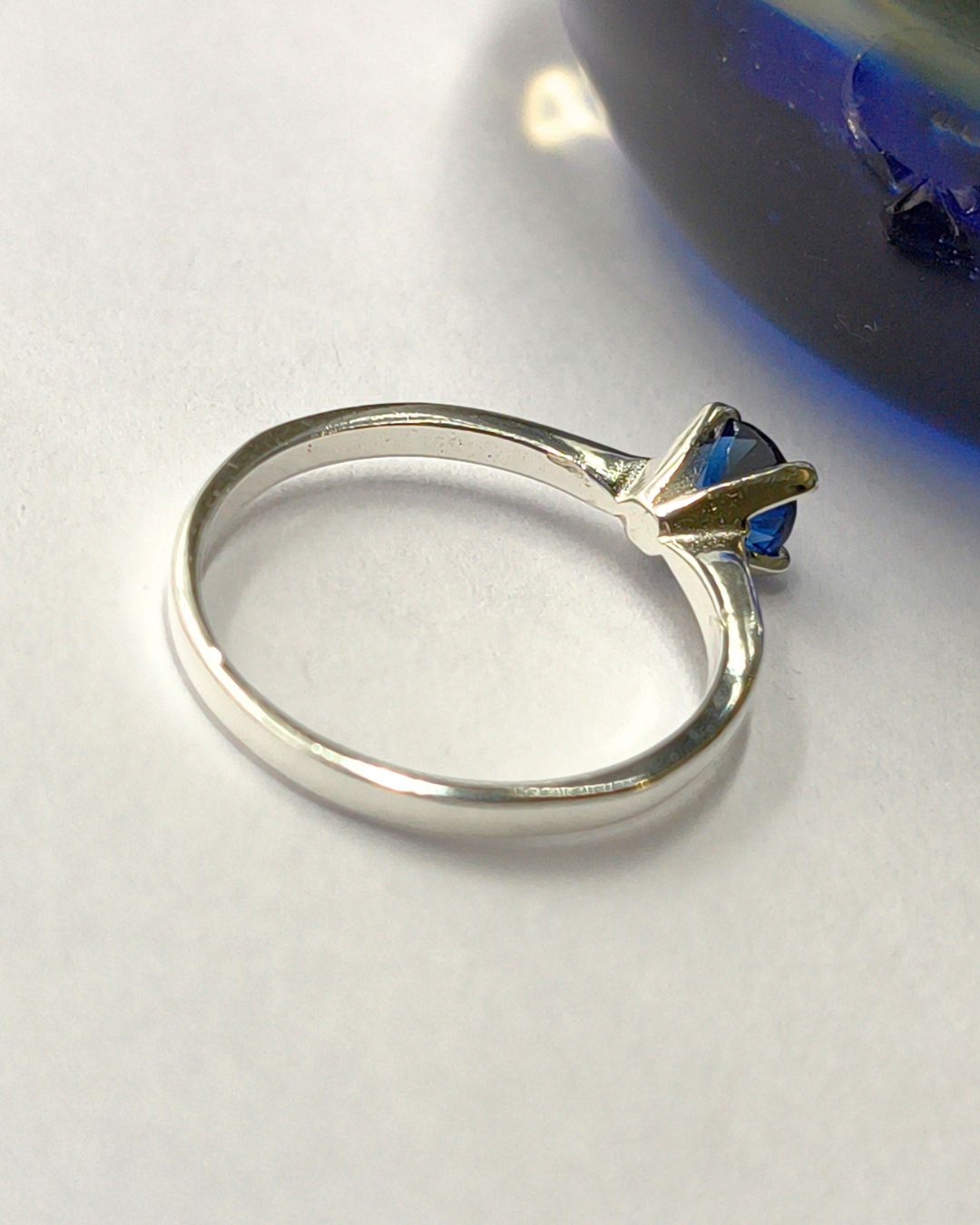 Anillo de plata 925 solitario vista posterior Anillo de plata 925 solitario vista posterior