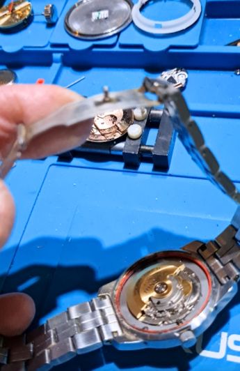 Revisión de un reloj Tissot automático en nuestro taller