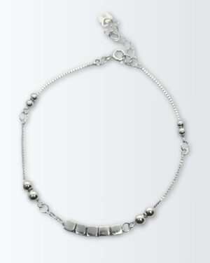 Pulsera de plata 925 con cubos moviles en el centro y bolitas fijas en laterales y con alargue